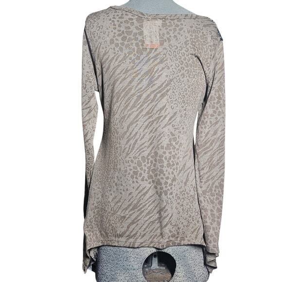 Animal Print Embellished Top Size Medium Made in the USA - Picture 2 of 4
